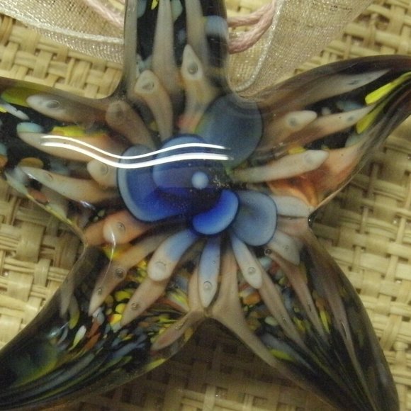 Muramo Glass Floral Starfish Pendant Necklace - Picture 13 of 16